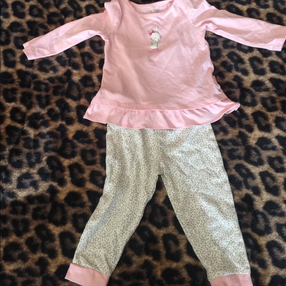 Cute little girls outfit. Great for Easter.